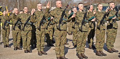 Głogowski batalion ma nowych żołnierzy. Dziś złożyli przysięgę [FOTO]