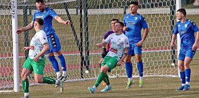 Dąb pokonany na własnym boisku. Pechowa premiera stadionu [FOTO]
