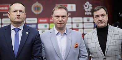 [WIDEO] Trener, który odmienił Chrobrego, zostaje na dłużej!