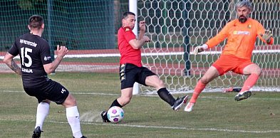 Wysoka wygrana na nowym stadionie. Niespodzianka dla kibiców [FOTO]