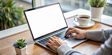 Jesteś digital nomadem? W ten sprzęt warto zainwestować