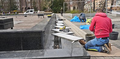 Fontanna szykowana na głogowską majówkę. Czyszczenie i konserwacja po zimie