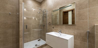 Czy kabina walk-in sprawdzi się w każdej łazience?