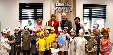 Wielkanocna wizyta przedszkolaków w urzędzie Gminy Kotla