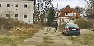 Pościg w Grębocicach. Dopadli uciekiniera! [WIDEO]