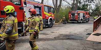 Magazyn w ogniu. Pięć zastępów w akcji