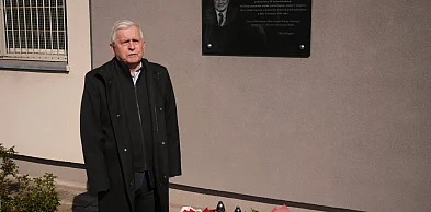 [WIDEO] Jerzy Szmajdziński upamiętniony. Symboliczny gest w Głogowie