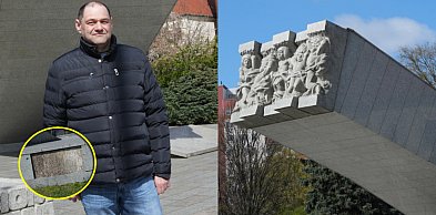 [WIDEO] Odpadają płyty przy pomniku. Radny pyta o remont