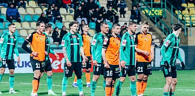 Trudny teren, trudny rywal. Chrobry przegrywa po stałym fragmencie