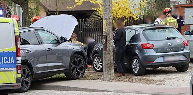 Zderzenie aut na Rudnowskiej w Głogowie. Ranne dzieci [FOTO]