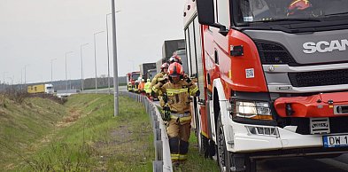 Zahaczył o wojskową ciężarówkę na drodze S 3