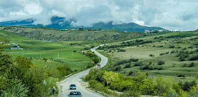 Jak Swobodnie Podróżować po Gruzji Autem – Najlepsze Wskazówki