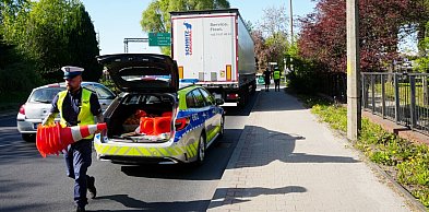 Ciężarówka kontra Opel na dużym rondzie w Głogowie