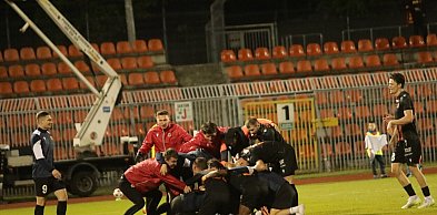 Ależ comeback Chrobrego! Stadion eksplodował, gramy w barażach!