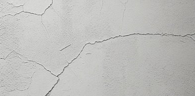Pękające ściany lub wilgoć w piwnicy? Poznaj bezinwazyjny sposób na ratunek dla bu