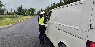 Piją i jadą. Kobieta i mężczyzna za kółkiem po alkoholu!