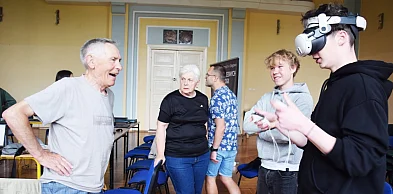 [FOTO, WIDEO] Seniorzy z Głogowa w szkolnych ławkach