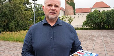 [WIDEO] Biało-czerwona na stałe nad zamkiem? Jest taki wniosek