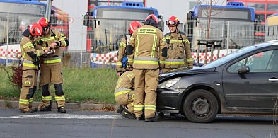 Kolizja dwóch aut na Transportowej w Głogowie. Wymuszenie pierwszeństwa [FOTO]-176015
