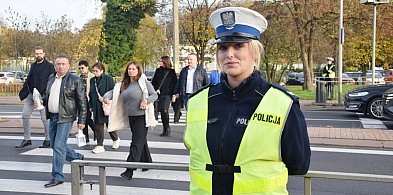 Policja w Głogowie pilnuje okolic cmentarzy. Oni są jak anioły stróże-176060