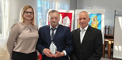 Honorowa statuetka dla samorządowca z gminy Pęcław-176264