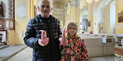 Rozpoczynamy Adwent. A w kościołach wolontariusze ze świecami Caritasu-177618