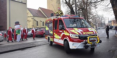 [FOTO] Tłumy na Mikołajkach w Grębocicach. Ponad 700 paczek dla dzieci!-178011