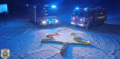 Choinka z węży. Takie rzeczy u strażaków-178957