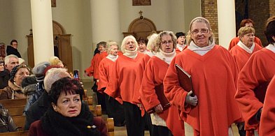 [FOTO] Najpiękniejsze kolędy w wykonaniu dwóch głogowskich chórów-179086