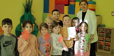 Tutaj nauka języka łączy pokolenia. Uczą się i dzieci, i seniorzy