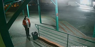 Kto rozpozna wandala z galerii dworcowej w Głogowie? Policja czeka na sygnał