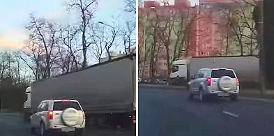 [WIDEO] Mrożące krew w żyłach nagranie z ronda w Głogowie