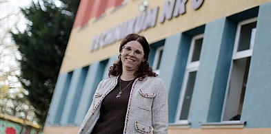 [WIDEO] Owacje na korytarzu dla nowej dyrektor! Wspaniała: To wzruszające