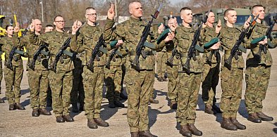 Głogowski batalion ma nowych żołnierzy. Dziś złożyli przysięgę [FOTO]