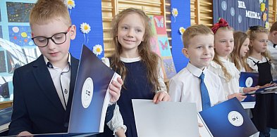 [FOTO] Szczęśliwe dzieci i dumni rodzice. Gala „Uczeń na medal” w SP 8 w Głogowie