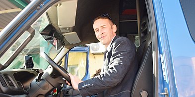 [WIDEO] Showman za kierownicą autobusu. Kierowca z Głogowa robi furorę w sieci