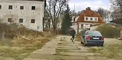 Pościg w Grębocicach. Dopadli uciekiniera! [WIDEO]