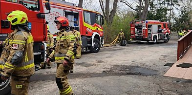 Magazyn w ogniu. Pięć zastępów w akcji