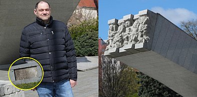 [WIDEO] Odpadają płyty przy pomniku. Radny pyta o remont