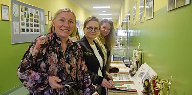 [FOTO] Wracają po latach do swoich ławek. SP 10 obchodzi wzruszające 45-lecie