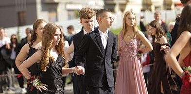 [FOTO] Chwila, której nie zapomną. Młodzież SP7 zatańczyła Poloneza