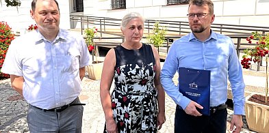 Poseł Zubowski wszedł z kontrolą do ratusza. Chodzi o działkę dla Baptystów
