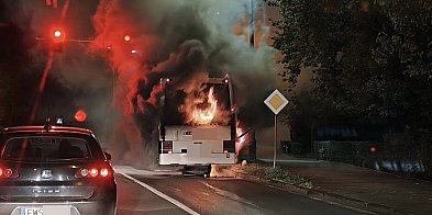 [FOTO] Autobus z pasażerami stanął w płomieniach w Głogowie-173765