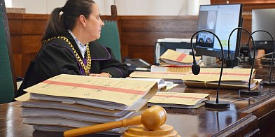 Proces młodych naciągaczy z Głogowa. Oszukiwali na zakupy w sieci-173817