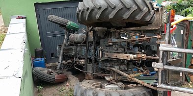 Traktor na dachu! Policja szuka sprawcy szalonego rajdu-174592