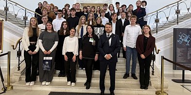 Głogowscy laureaci poznali kulisy polskiego parlamentu-175185