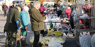 Na targu zdecydowanie świątecznie-175889