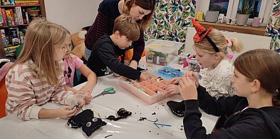 Kreatywne popołudnie w Przedmościu. Dzieci szyły jesien-175982