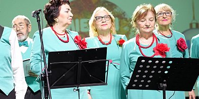 [FOTO] Seniorzy w Głogowie rozśpiewali salę kolędami i pastorałkami [FOTO]-178545