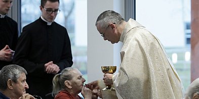 [FOTO] Biskup wśród chorych w Głogowie. Chwile pełne wzruszeń